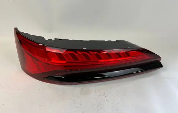 Audi Q7 4M Tailgate rear/tail lights 4M0945075E