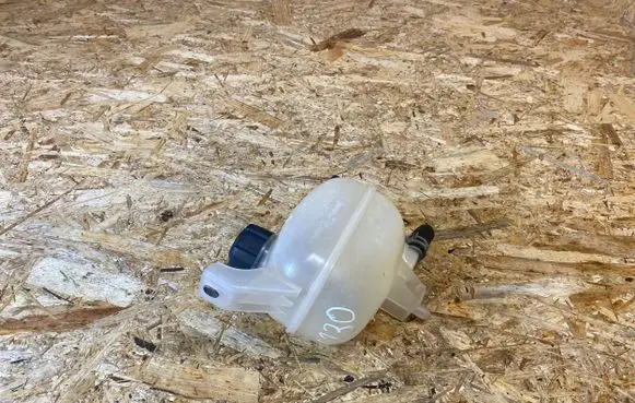 Nissan Micra K14 Coolant expansion tank/reservoir