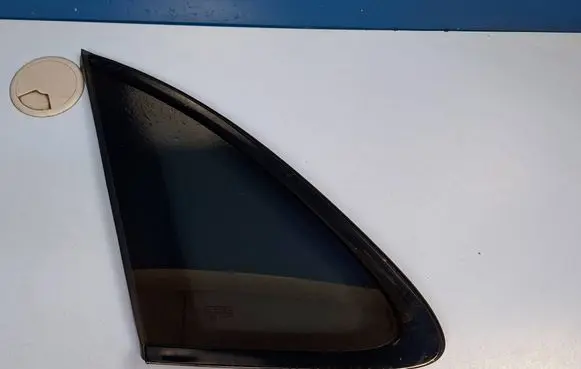 Rear vent window glass