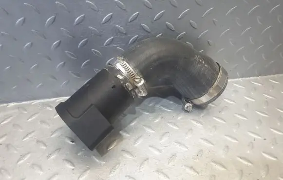 Skoda Rapid (NH) Turbo air intake inlet pipe/hose 04L131111R 8362930002