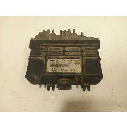 Volkswagen PASSAT B4 Engine control unit/module 8A0907311L 0261203188