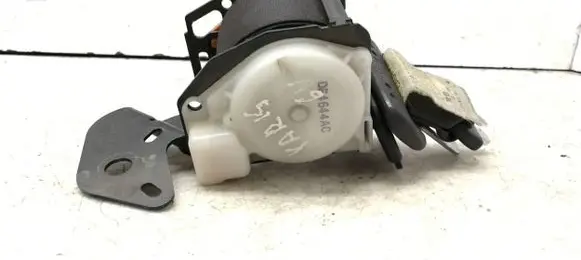 Toyota Yaris Middle seatbelt (rear) AB055 G5277 C7607