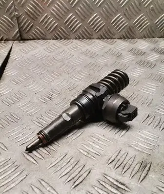 Volkswagen PASSAT B6 Fuel injector 038130073BN