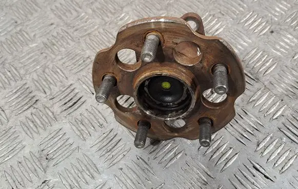 Toyota Verso Rear wheel hub 424500F020