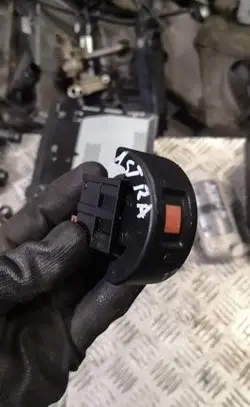 Opel Astra G Hazard light switch 09131729