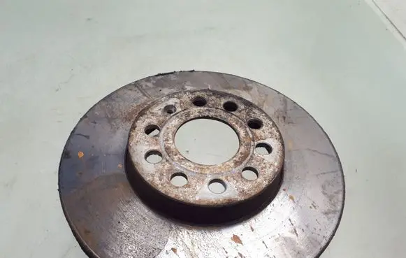 Volkswagen Touran I Front brake disc