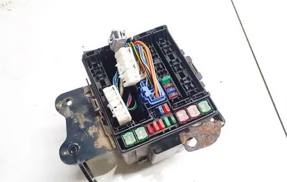 Suzuki Grand Vitara II Fuse box set 72818506 7281-8506