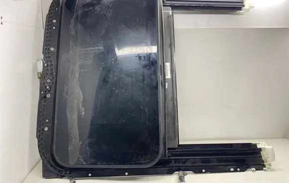 Volkswagen Jetta VI Sunroof glass 1V11J45T
