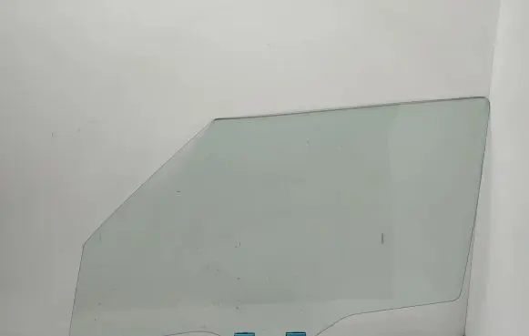 Suzuki Swift III Front door window glass four-door E643R005165
