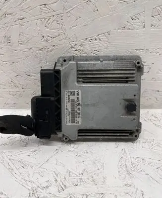 Volkswagen Golf VII Engine control unit/module