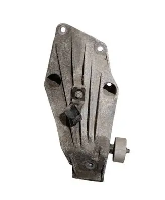 Engine mounting bracket
