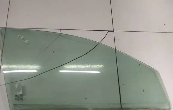 Opel Astra H Front door window glass four-door AS2
