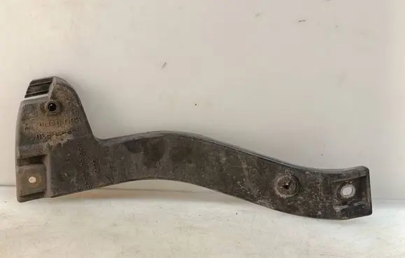 Audi A4 S4 B7 8E 8H Front bumper mounting bracket 8E0807204B