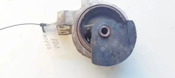 Nissan Almera Engine mount bracket