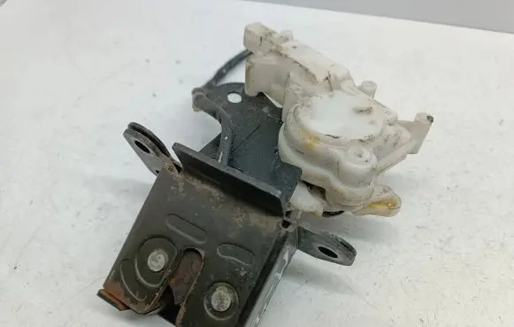 Mazda 3 I Tailgate/trunk/boot lock/catch/latch B6701