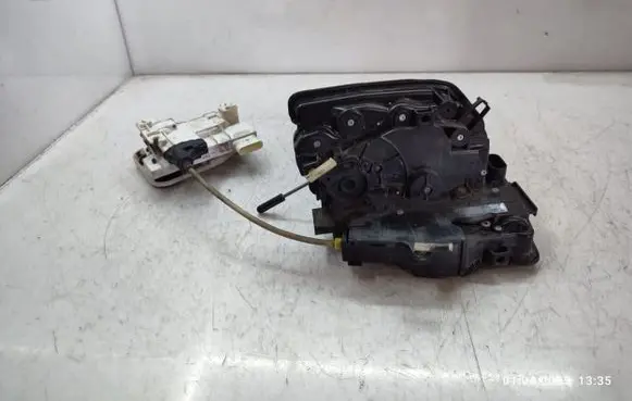 BMW X5 F15 Front door lock 7281949