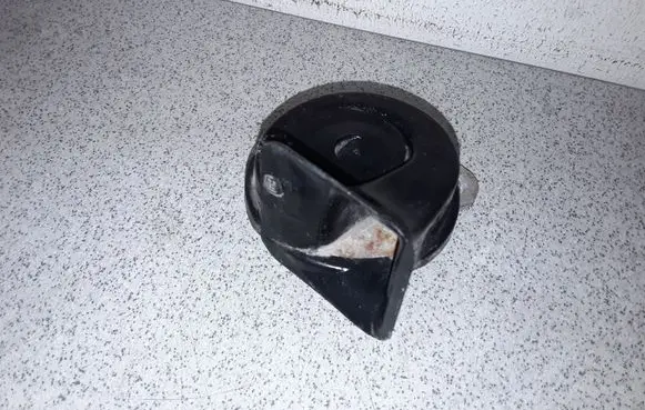 BMW 5 E39 Horn signal 61338381272 8381272