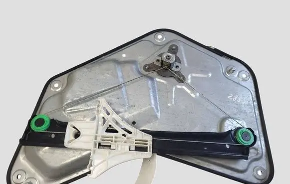 Skoda Yeti (5L) Rear door manual window regulator 5L0839402