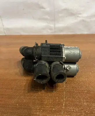 Mercedes-Benz E W210 Coolant heater control valve 0018307784 D3216