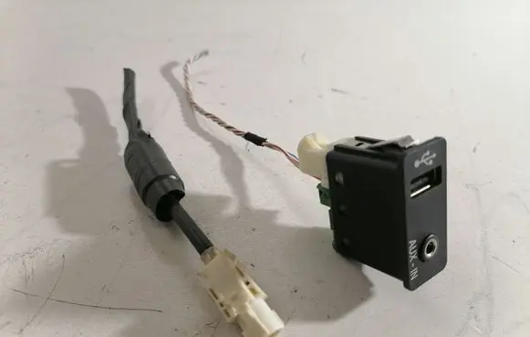 BMW X1 E84 USB socket connector 9241331 8410924133101