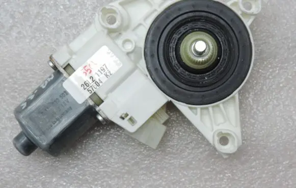 Mercedes-Benz E W212 Front door window regulator motor A2048200242 A2129066702