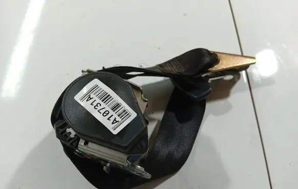 Rear seatbelt