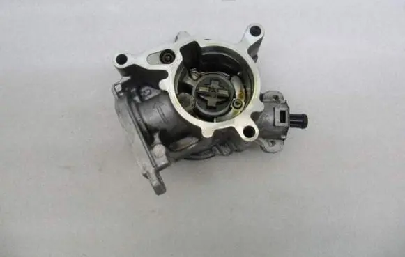 Audi A4 S4 B8 8K Vacuum pump 06J145100B