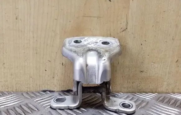KIA Sorento Front door upper hinge