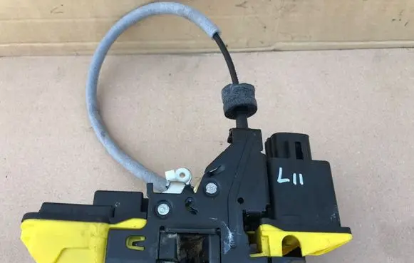 Volvo XC90 Rear door lock 30699754