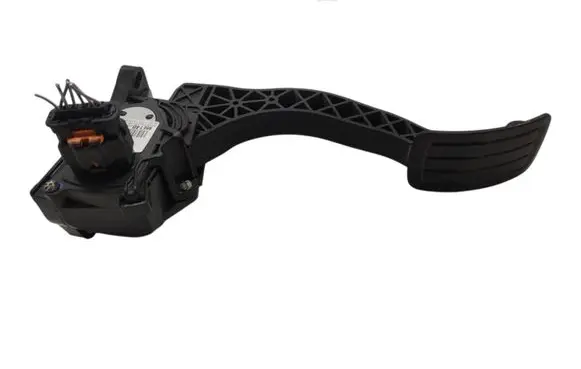 Accelerator throttle pedal