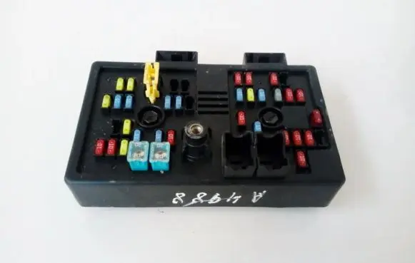 Chevrolet Captiva Fuse box set 96821082