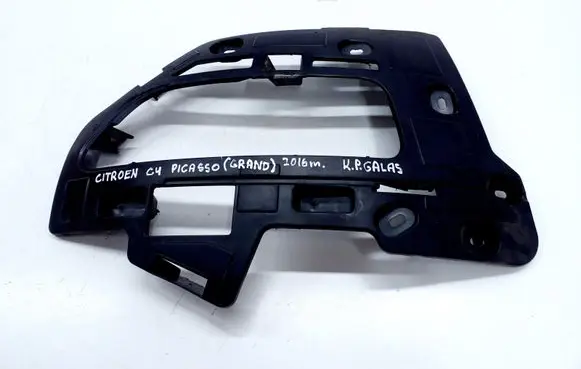 Rear bumper mounting bracket