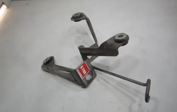 Audi TT TTS Mk2 Gear shift cable bracket 8J0711789B