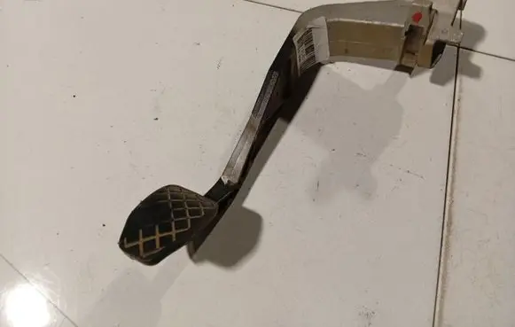Audi A6 S6 C5 4B Clutch pedal 8D1721316H