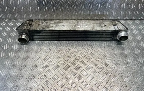 BMW 5 E60 E61 Intercooler radiator 7795823 F6438000