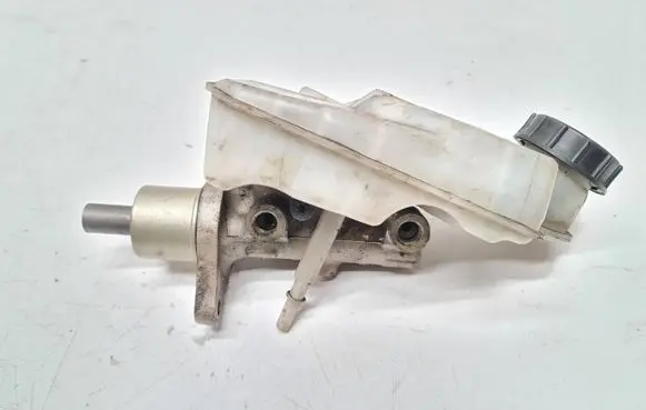 Master brake cylinder