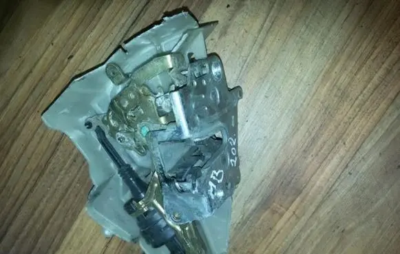 Mercedes-Benz C W202 Rear door lock 2027300635