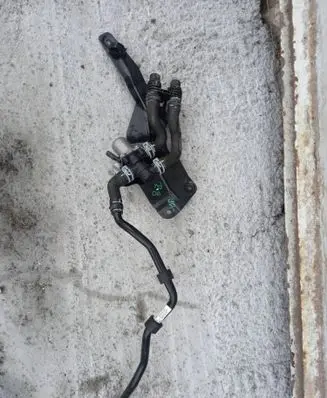 Volkswagen Golf VIII Coolant heater control valve 5Q0906457C