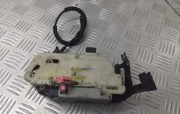 Ford Focus Rear door lock 977351-200