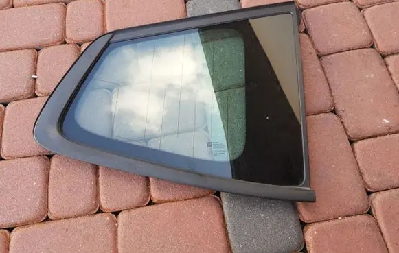 Opel Zafira C Rear vent window glass 12841838