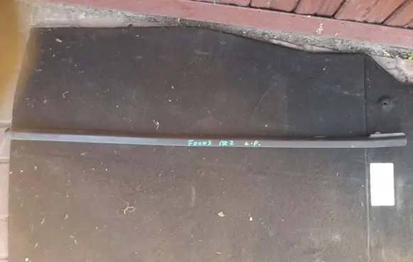 Ford Focus Front door windshield rail 
