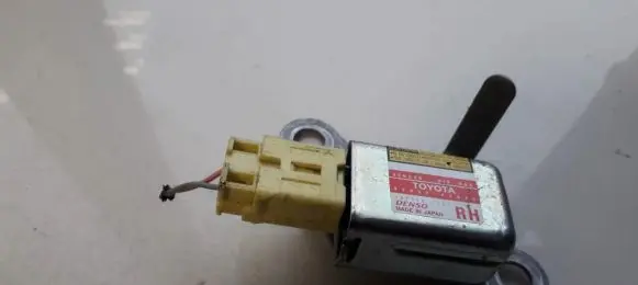 Toyota RAV 4 (XA20) Airbag deployment crash/impact sensor 8986042020 89860-42020