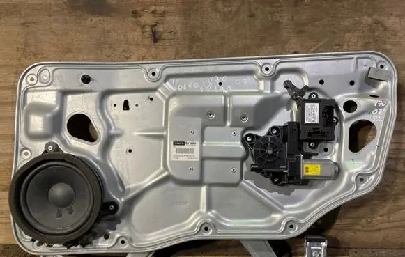 Volvo V70 Front door window regulator with motor 30661066