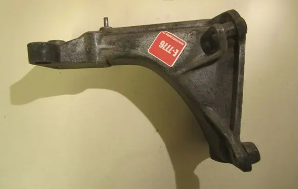 Volkswagen PASSAT B4 Engine mounting bracket 357199354G