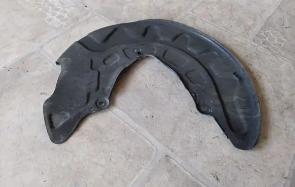 Volkswagen PASSAT B8 Front brake disc dust cover plate 5Q0615312G