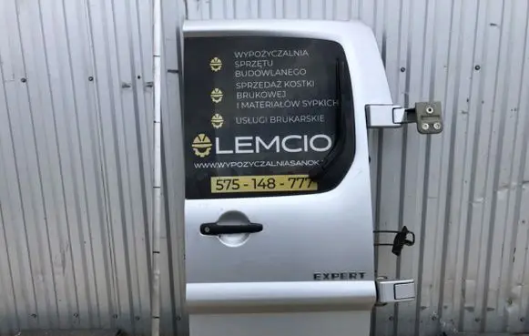 Rear door