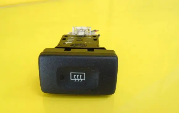 Nissan Primera Windscreen/window heater switch