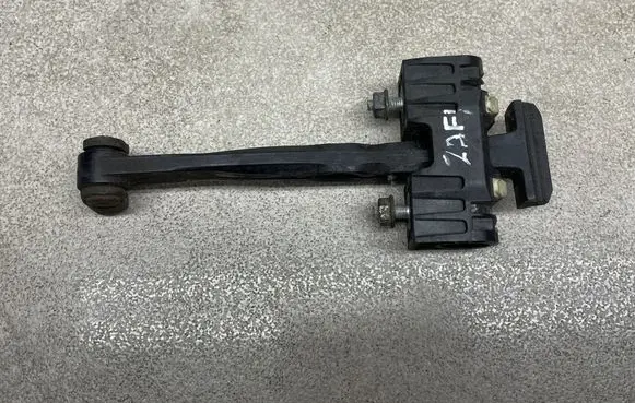 Opel Zafira B Front door check strap stopper 13227947