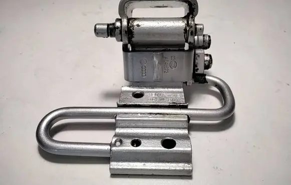 Audi A6 S6 C6 4F Rear door lower hinge 8E0833411E