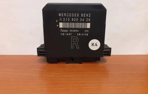 Mercedes-Benz E W210 Door control unit/module 9159 2108203426